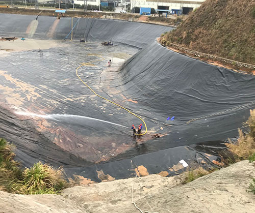 确山废水池清理
